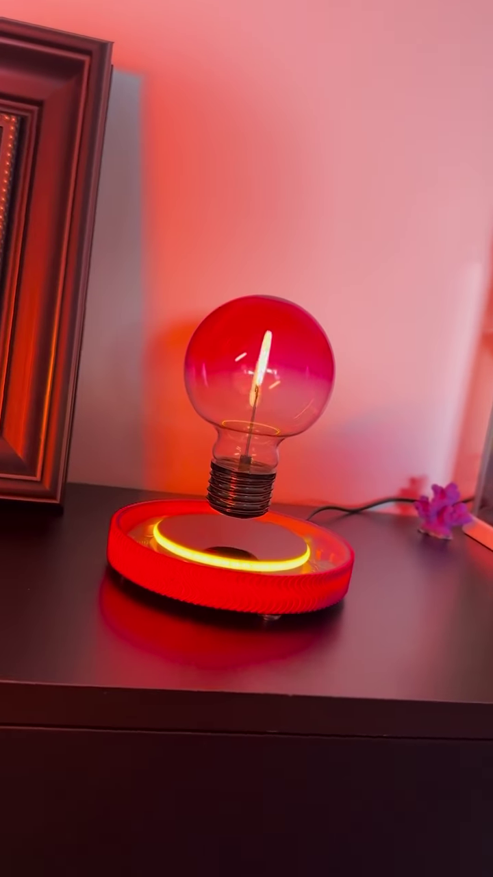 Futuristic Floating Lamp 🔮💡 – Light That Defies Gravity