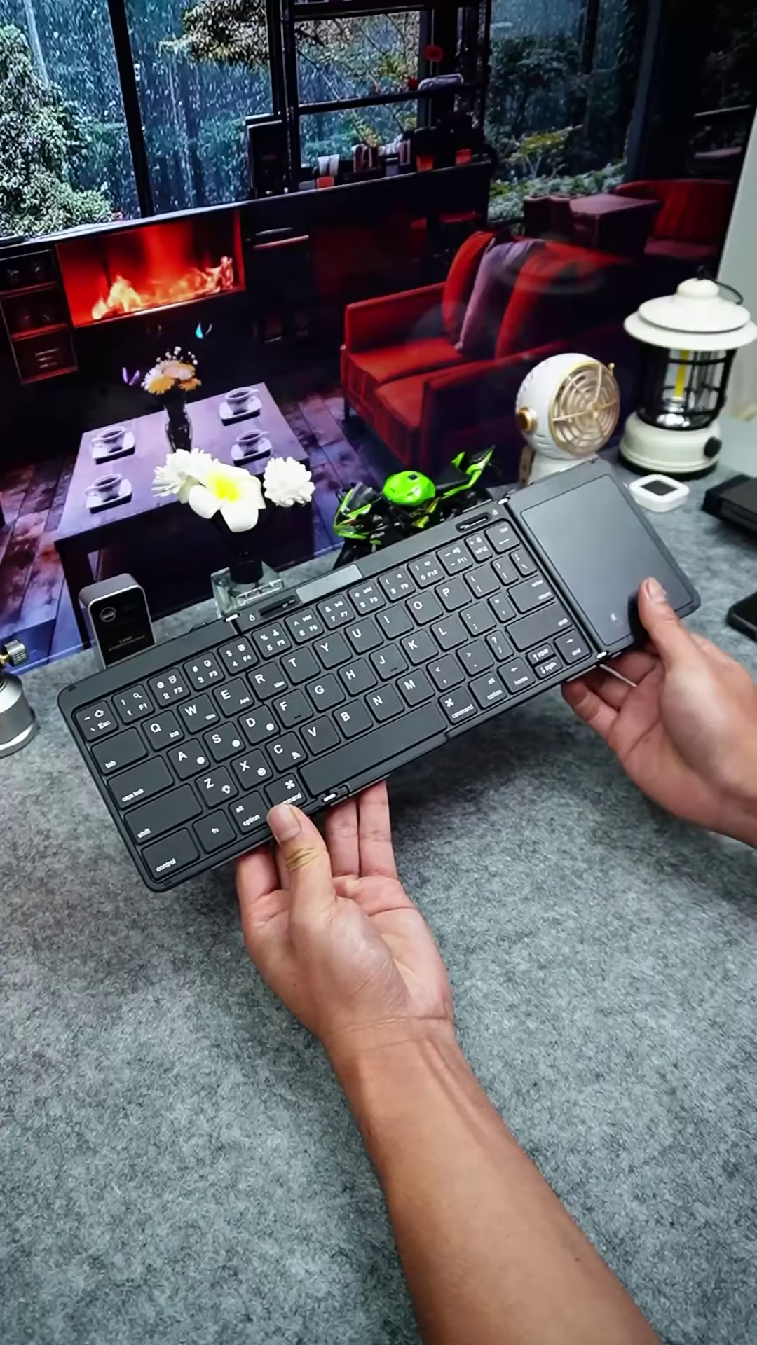 Ultra-Slim Tri-Fold Wireless Portable Keyboard with Integrated Touchpad & Multi-Device Connectivity