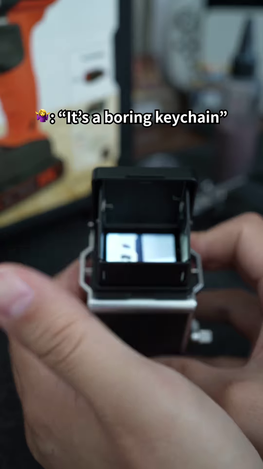 Miniature Vintage Twin-Lens Reflex Camera Keychain – Premium Die-Cast Replica with Mechanical Action