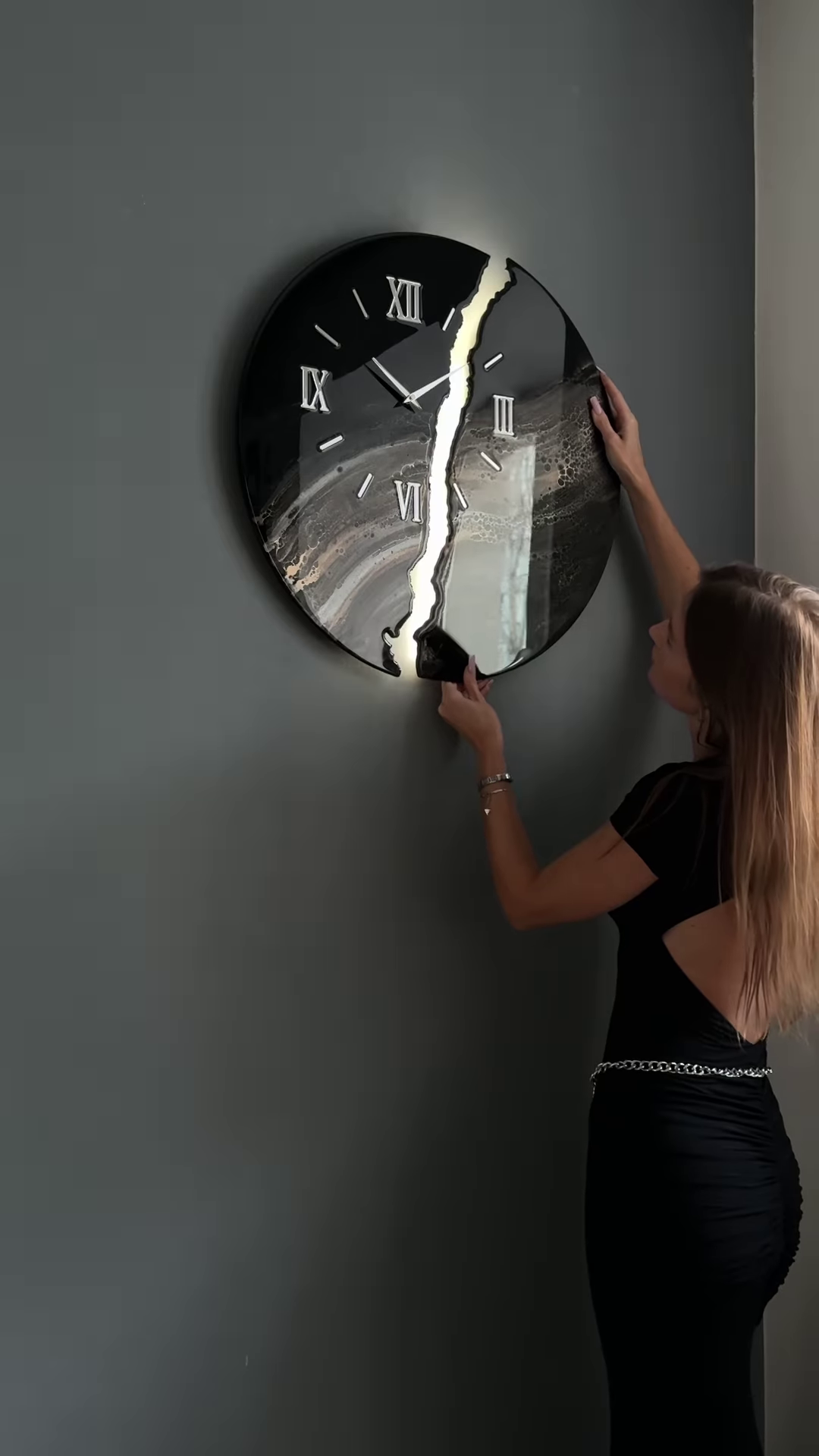 Luxury Handcrafted Marbled Resin Wall Clock with Integrated LED Backlighting and Iconic "Jagged Crack" Artistic Design