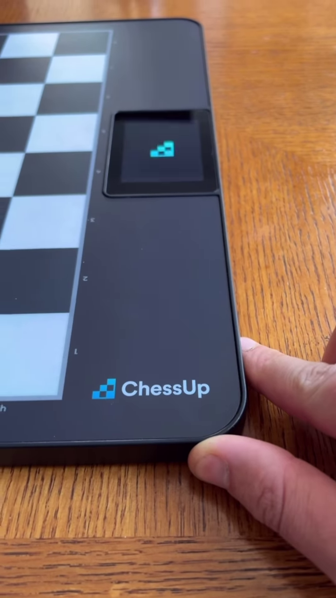 Smart Electronic Chess Board with AI & Touch Display